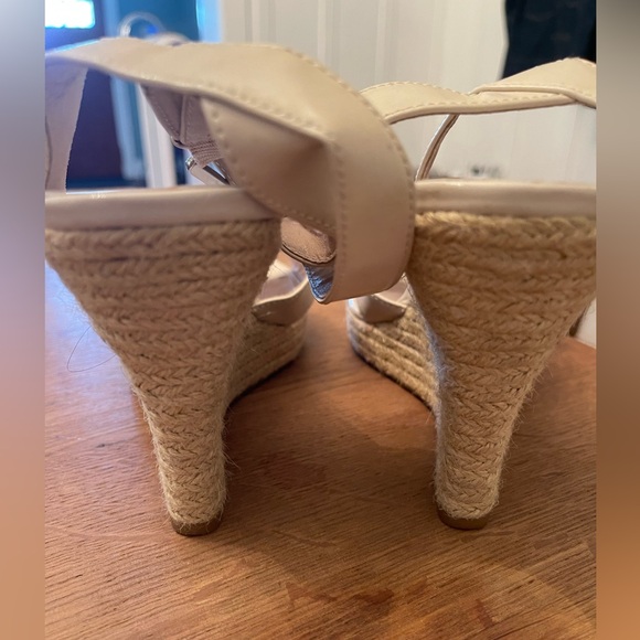 New without box Micheal Kors Wedge Sandals - Picture 4 of 5